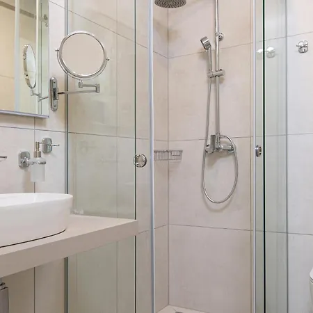 2 Bedroom Stunning Apartment In Malinska *
