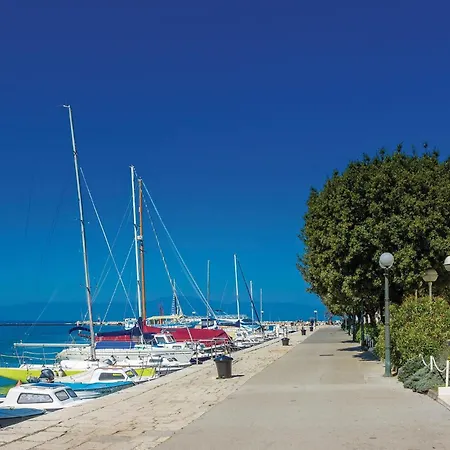 2 Bedroom Stunning Apartment In Malinska * Malinska