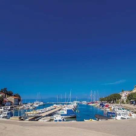 2 Bedroom Stunning Apartment In Malinska