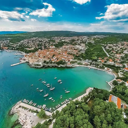 2 Bedroom Stunning Apartment In Malinska Malinska