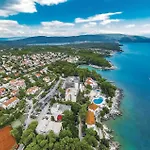 2 Bedroom Stunning Apartment In Malinska Apartmán