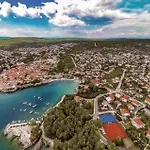 2 Bedroom Stunning Apartment In Malinska *